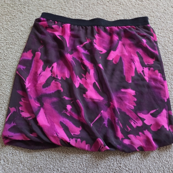 Loft Floral Pink and Black Skirt - Picture 4 of 4